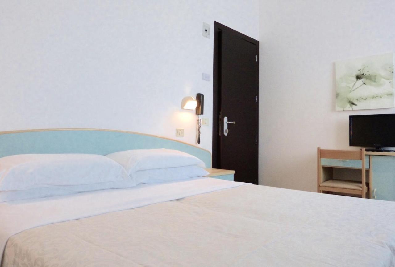 Hotel D'Annunzio Cattolica Extérieur photo