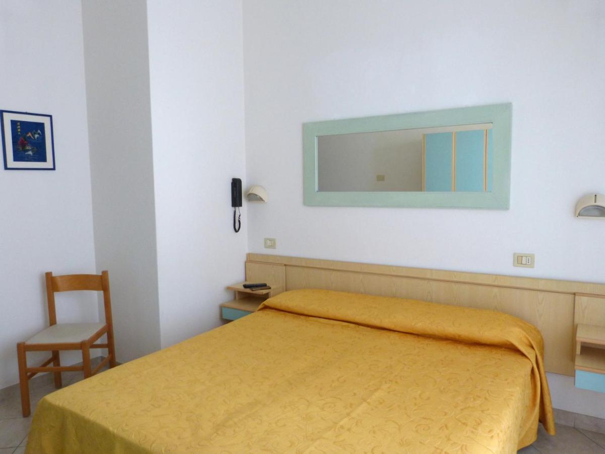 Hotel D'Annunzio Cattolica Extérieur photo