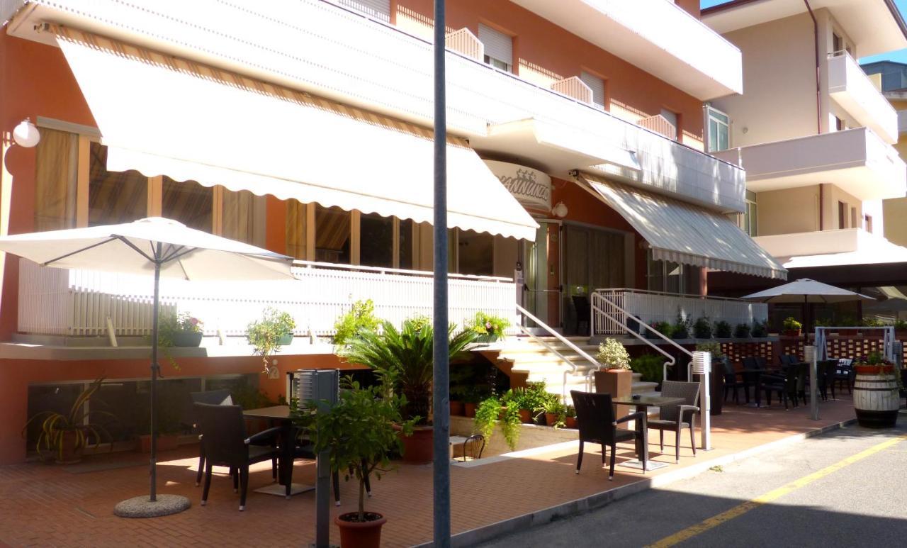 Hotel D'Annunzio Cattolica Extérieur photo