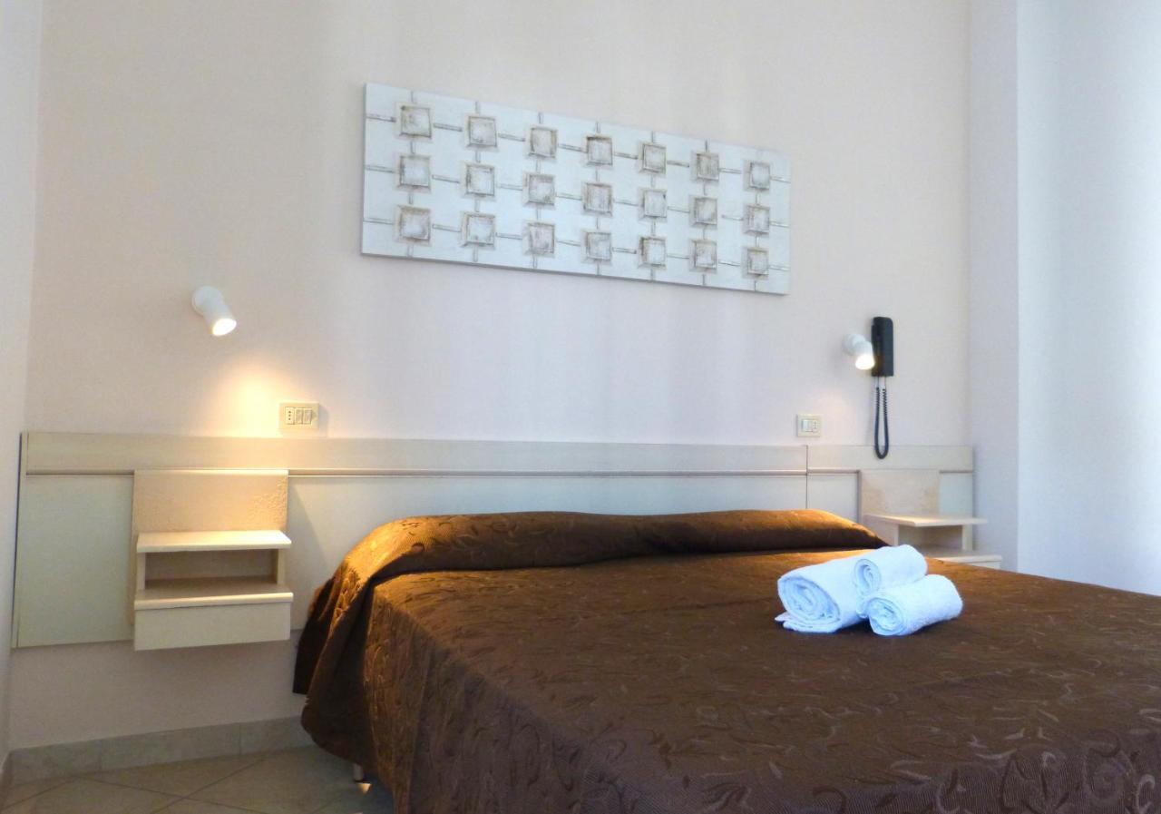 Hotel D'Annunzio Cattolica Extérieur photo