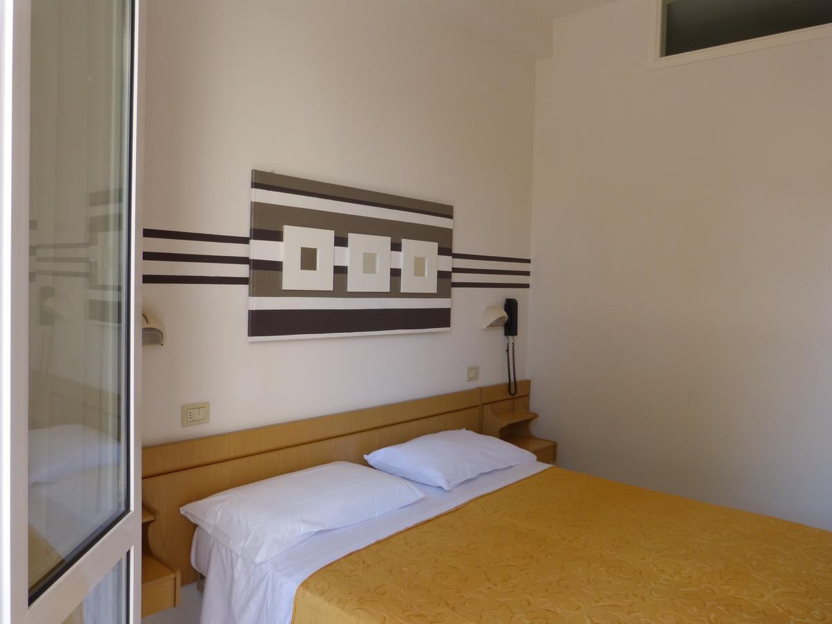 Hotel D'Annunzio Cattolica Extérieur photo