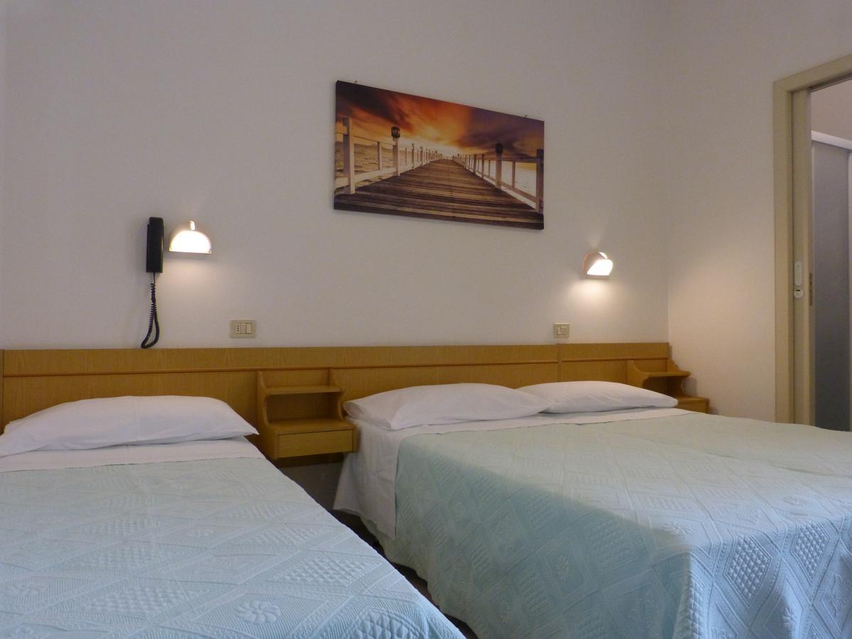 Hotel D'Annunzio Cattolica Extérieur photo